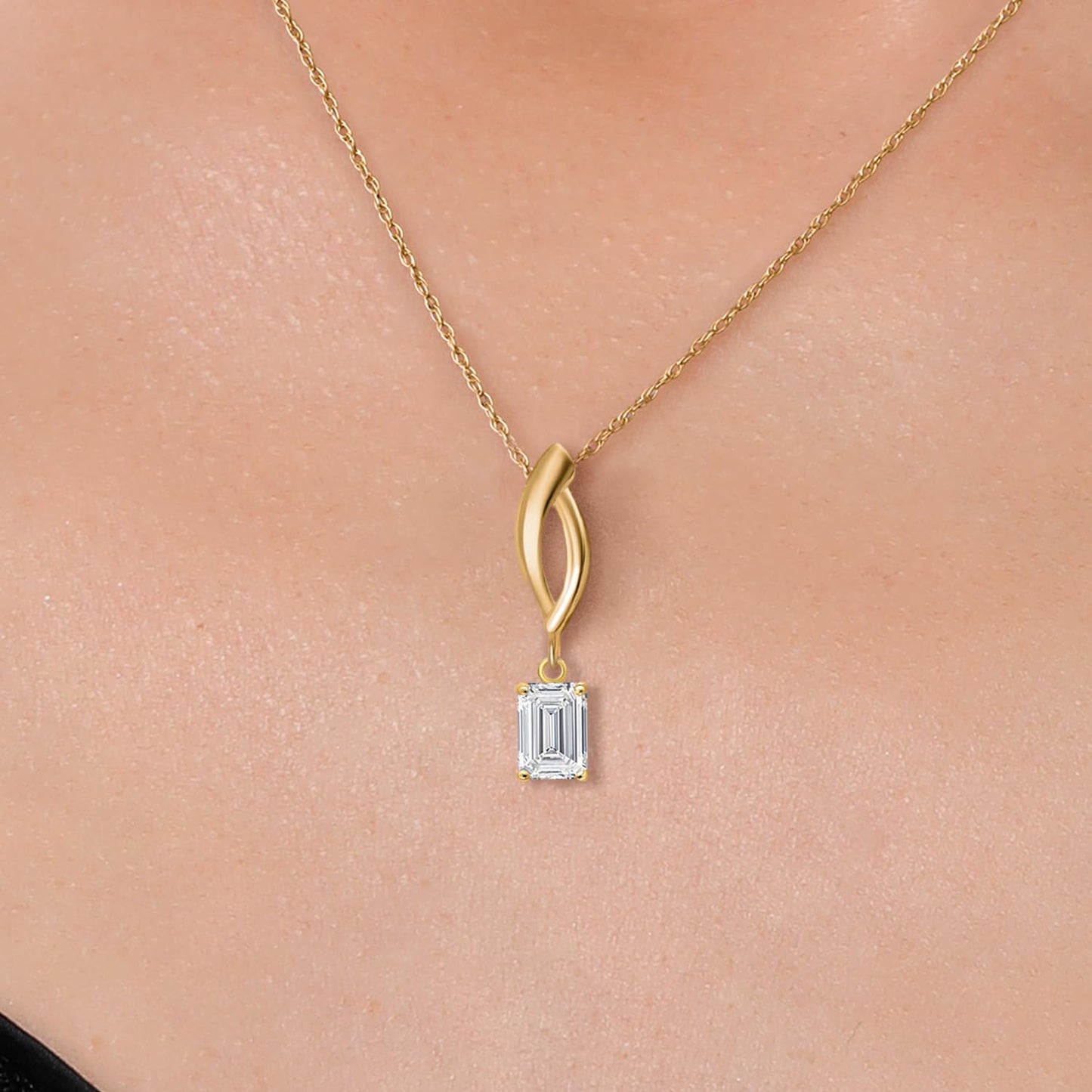 Gem Stone King 10K Yellow Gold 6X4MM Emerald Cut Pendant Necklace for Women | Gold Necklace For Women | With 18 Inch Gold Chain | Fine Jewelry Gifts for Her Mom Women Wife